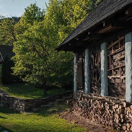 Zbojnicke Chalupky * Cavoj