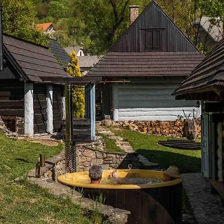 Chalé Zbojnícke Chalúpky *