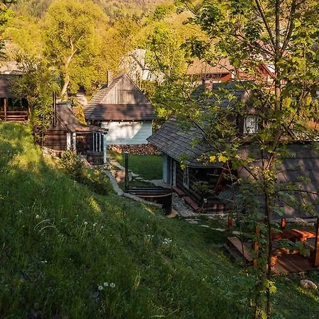 Zbojnicke Chalupky * Cavoj