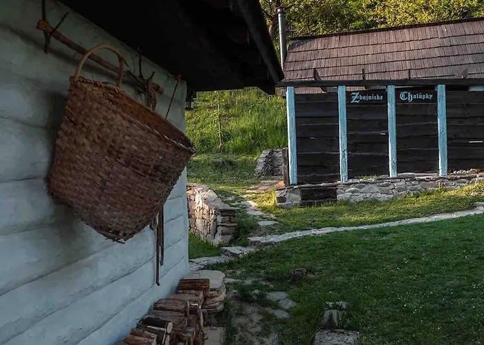 Zbojnicke Chalupky シャレー Čavoj