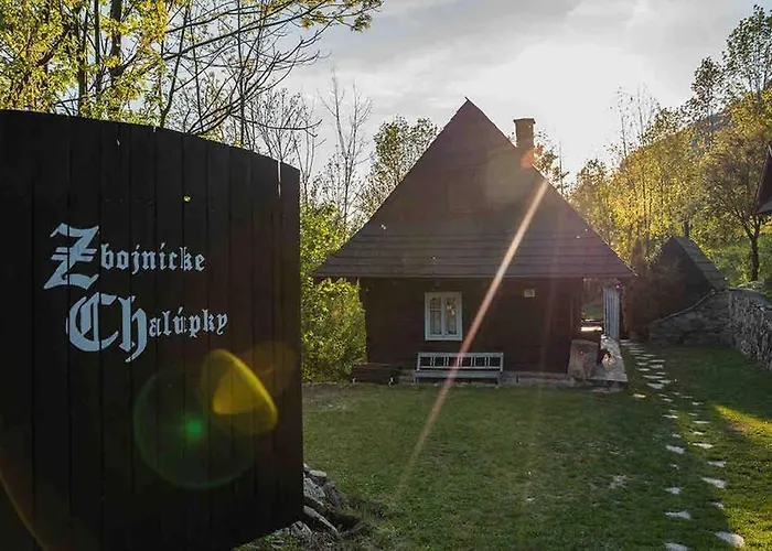 Zbojnicke Chalupky シャレー *