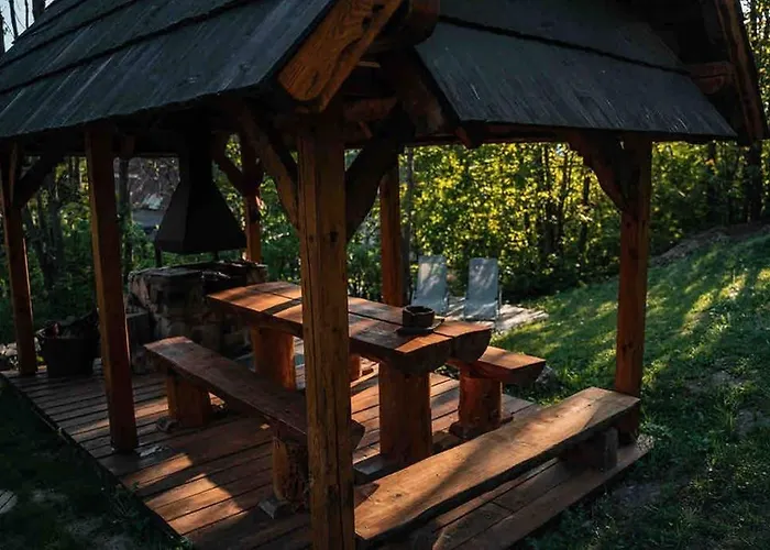 Zbojnicke Chalupky シャレー Čavoj