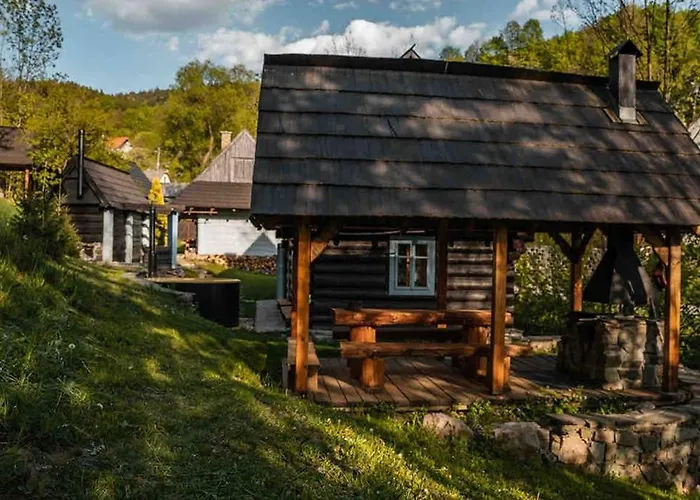 Zbojnicke Chalupky * Cavoj