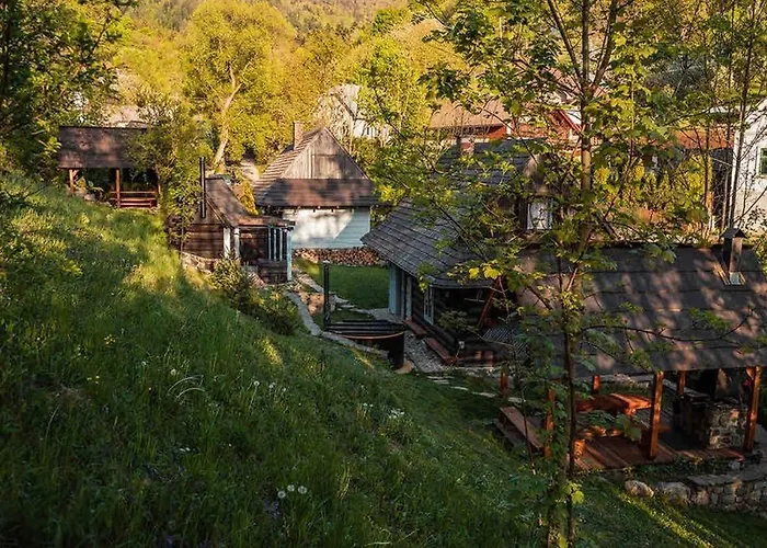 Zbojnicke Chalupky * Čavoj